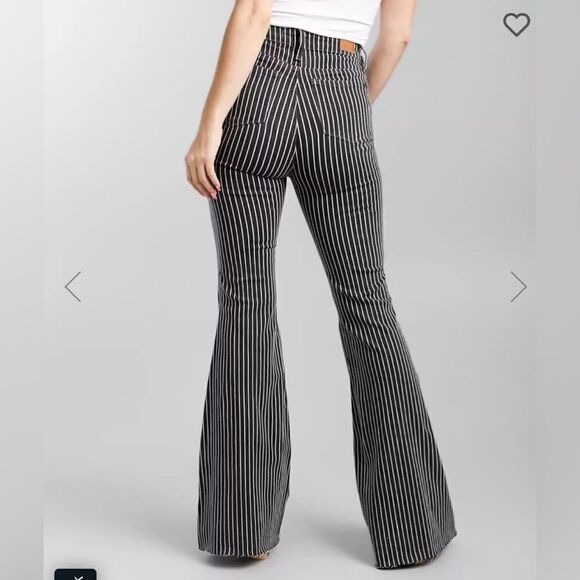 Judy Blue® Ultra High Rise Super Flare Jean 25 - Picture 2 of 16